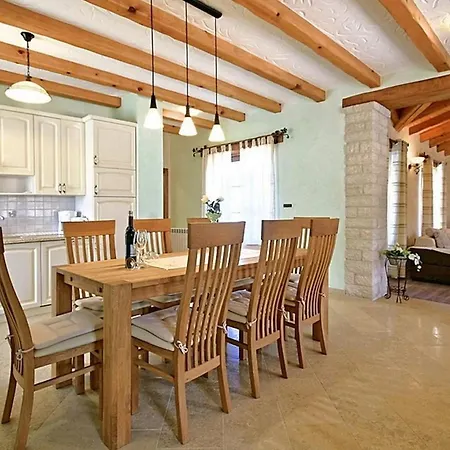 Stella Holiday home Tinjan