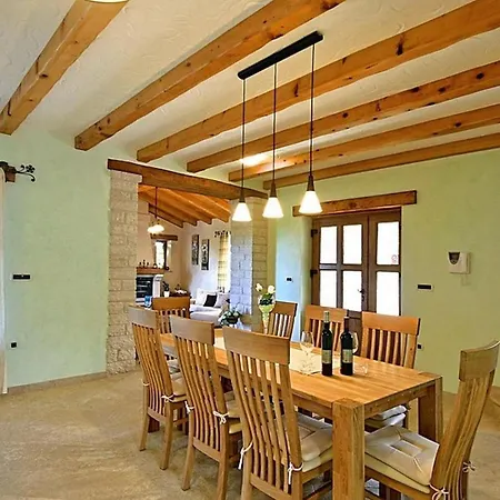 Holiday home Stella Tinjan