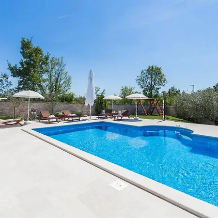 Stella Holiday home Tinjan