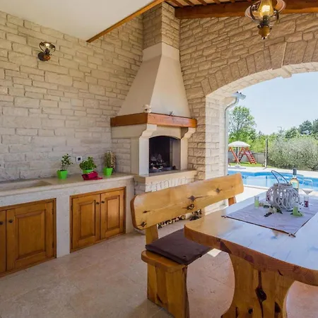 Stella Holiday home Tinjan
